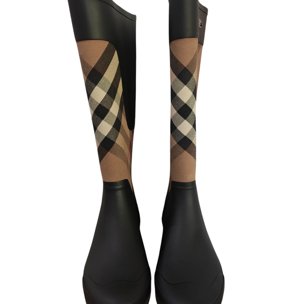 Burberry - Picture 3 of 12